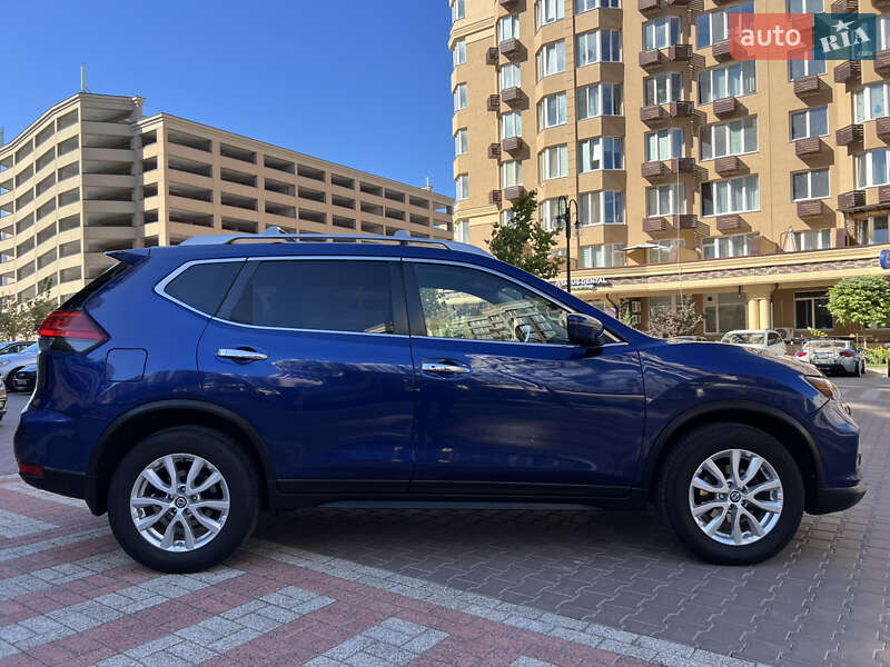 Внедорожник / Кроссовер Nissan Rogue 2017 в Киеве