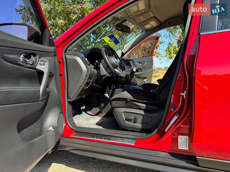 Внедорожник / Кроссовер Nissan Rogue 2017 в Одессе