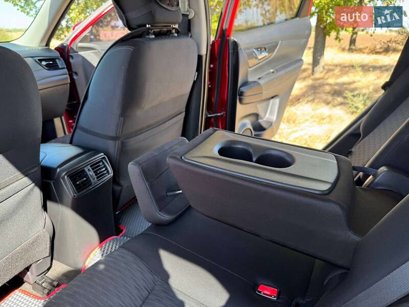 Внедорожник / Кроссовер Nissan Rogue 2017 в Одессе