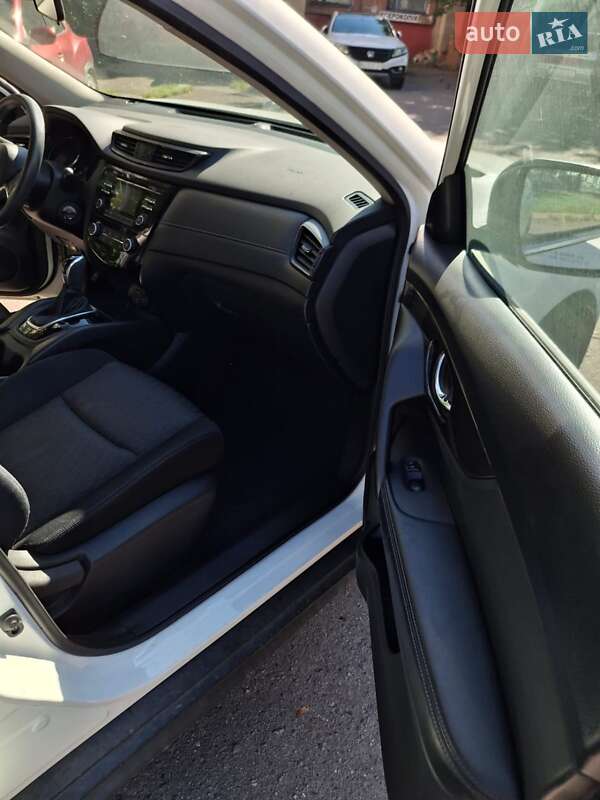 Внедорожник / Кроссовер Nissan Rogue 2017 в Хмельницком