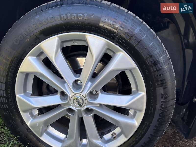 Внедорожник / Кроссовер Nissan Rogue 2015 в Самборе