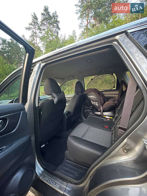 Внедорожник / Кроссовер Nissan Rogue 2016 в Тараще