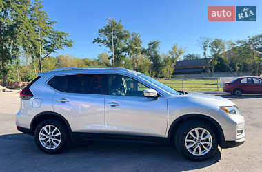 Внедорожник / Кроссовер Nissan Rogue 2018 в 
