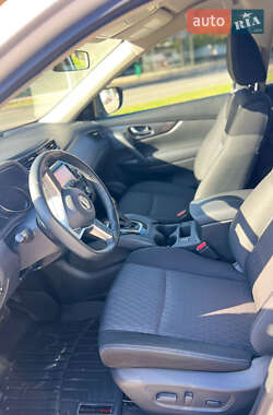 Внедорожник / Кроссовер Nissan Rogue 2018 в 