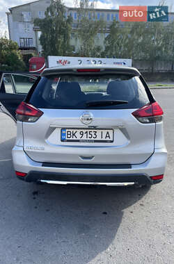 Внедорожник / Кроссовер Nissan Rogue 2017 в 