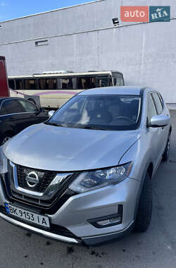 Внедорожник / Кроссовер Nissan Rogue 2017 в 