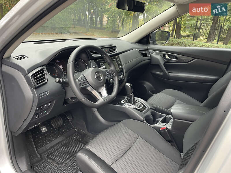 Позашляховик / Кросовер Nissan Rogue 2018 в Миргороді