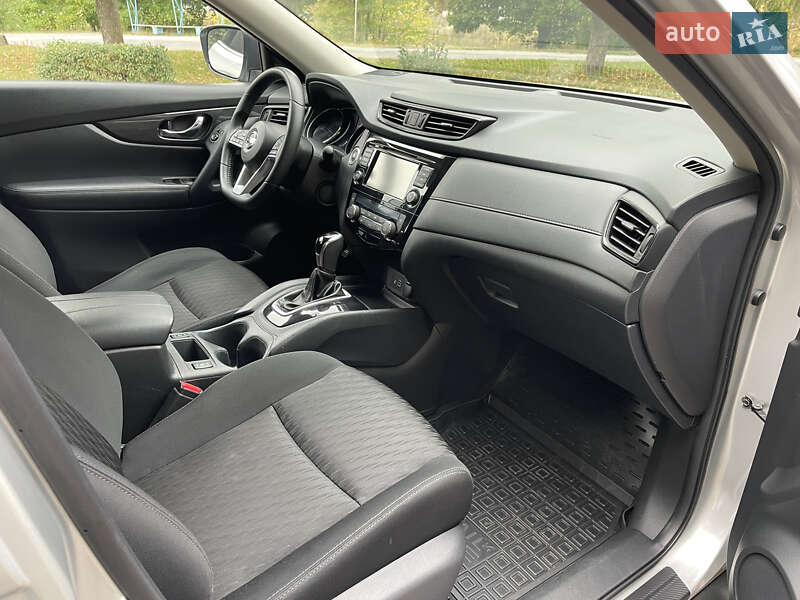 Позашляховик / Кросовер Nissan Rogue 2018 в Миргороді