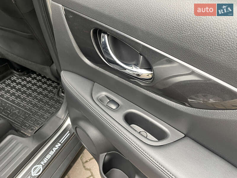 Позашляховик / Кросовер Nissan Rogue 2018 в Миргороді