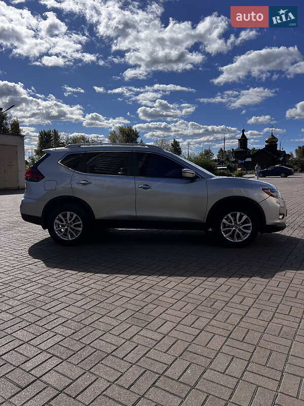 Позашляховик / Кросовер Nissan Rogue 2017 в Києві