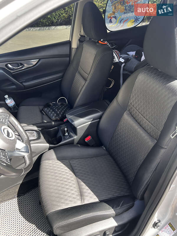 Позашляховик / Кросовер Nissan Rogue 2017 в Києві