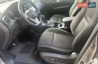 Внедорожник / Кроссовер Nissan Rogue 2018 в 