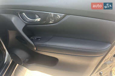 Внедорожник / Кроссовер Nissan Rogue 2018 в 