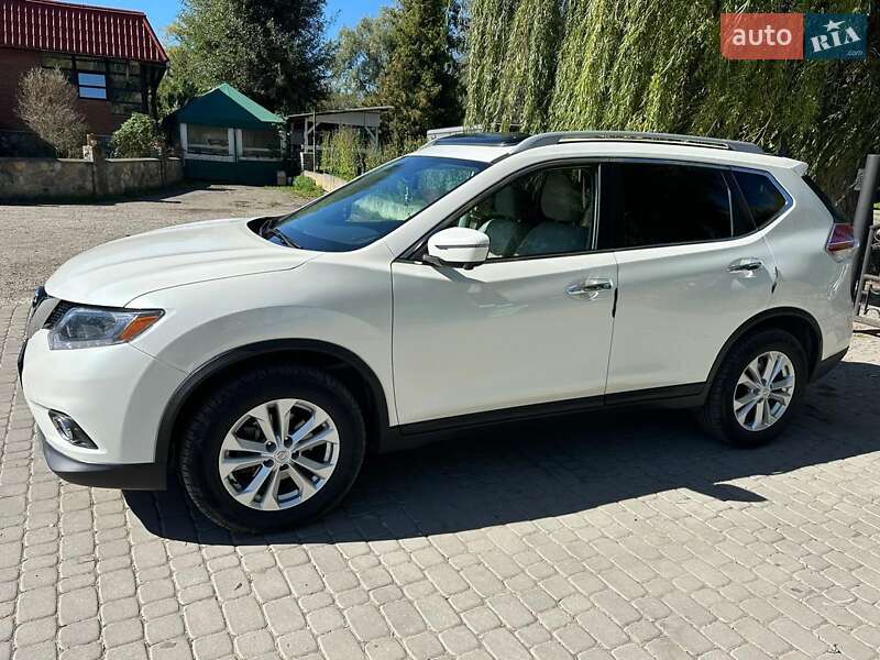 Внедорожник / Кроссовер Nissan Rogue 2016 в Надворной