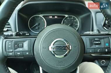 Внедорожник / Кроссовер Nissan Rogue 2022 в 
