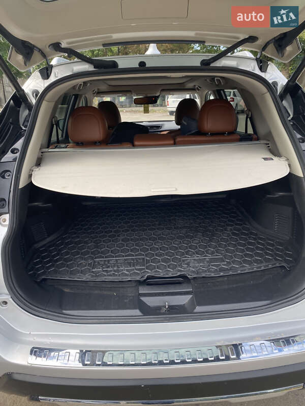 Внедорожник / Кроссовер Nissan Rogue 2017 в Львове