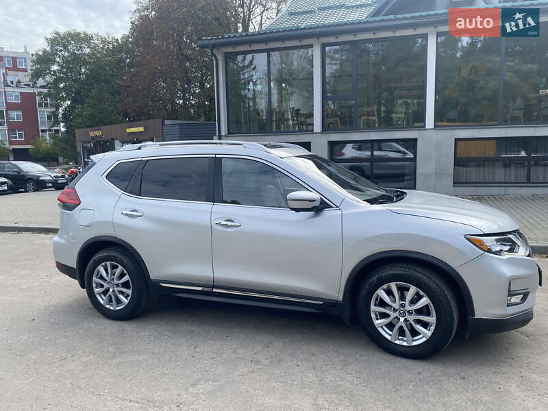 Внедорожник / Кроссовер Nissan Rogue 2017 в Львове