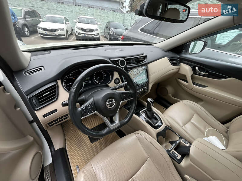 Внедорожник / Кроссовер Nissan Rogue 2016 в Киеве