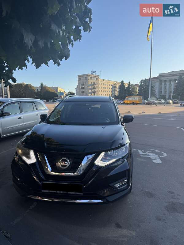 Внедорожник / Кроссовер Nissan Rogue 2017 в Житомире