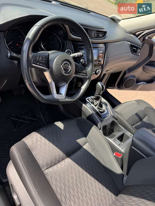 Внедорожник / Кроссовер Nissan Rogue 2017 в Житомире