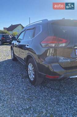 Внедорожник / Кроссовер Nissan Rogue 2017 в 