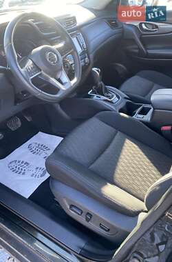 Внедорожник / Кроссовер Nissan Rogue 2017 в 
