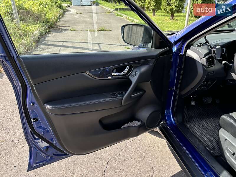 Внедорожник / Кроссовер Nissan Rogue 2017 в Хмельницком