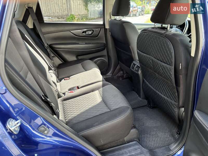 Внедорожник / Кроссовер Nissan Rogue 2017 в Хмельницком