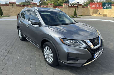 Внедорожник / Кроссовер Nissan Rogue 2018 в 