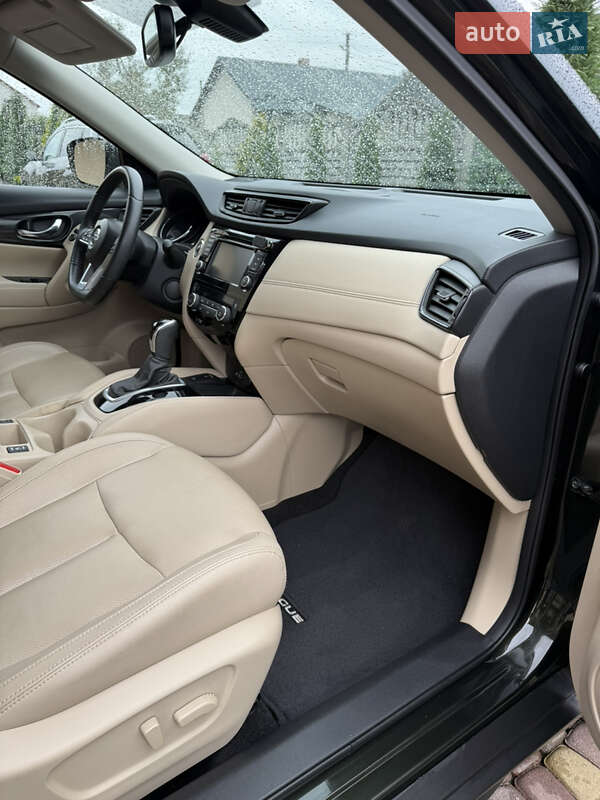 Внедорожник / Кроссовер Nissan Rogue 2018 в Яворове