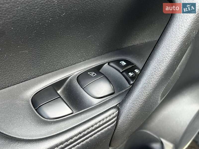 Внедорожник / Кроссовер Nissan Rogue 2018 в Киеве