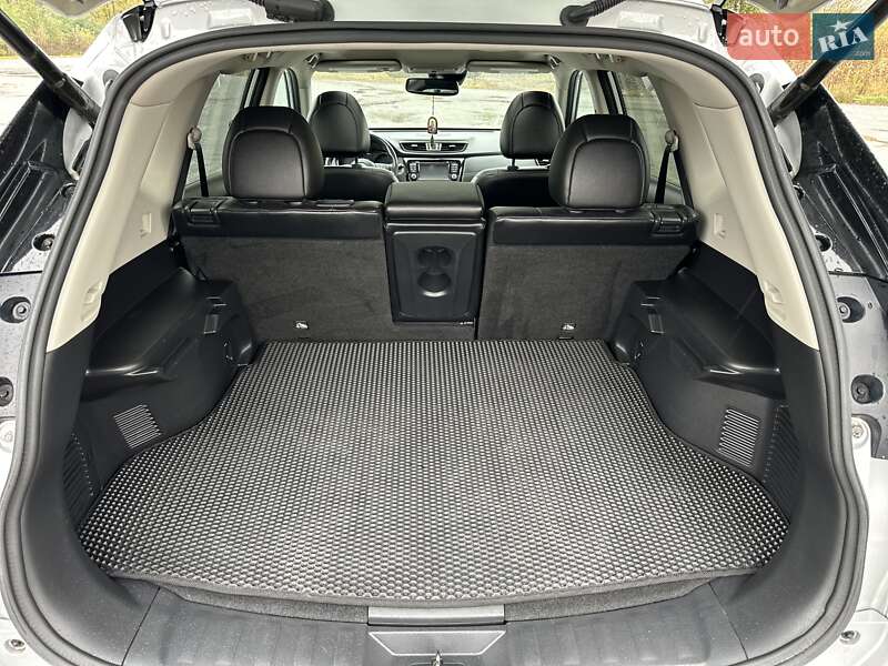 Внедорожник / Кроссовер Nissan Rogue 2017 в Броварах