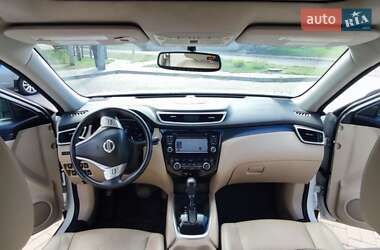 Внедорожник / Кроссовер Nissan Rogue 2015 в 