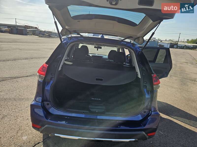 Внедорожник / Кроссовер Nissan Rogue 2018 в Ужгороде