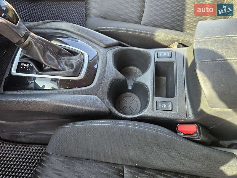 Внедорожник / Кроссовер Nissan Rogue 2018 в Ужгороде