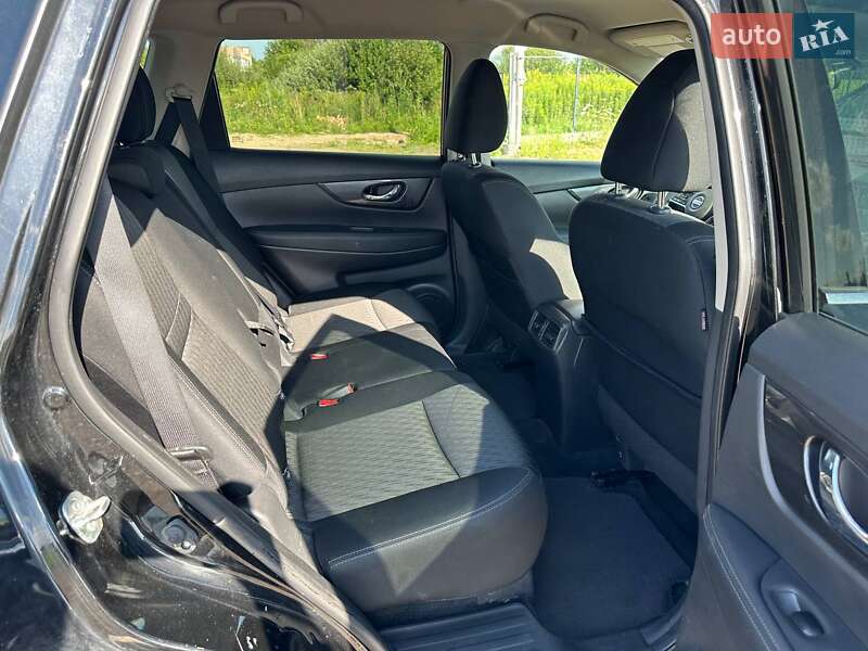 Позашляховик / Кросовер Nissan Rogue 2018 в Львові