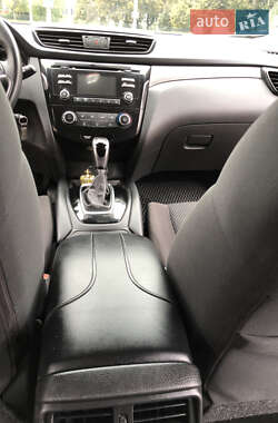Внедорожник / Кроссовер Nissan Rogue 2018 в 
