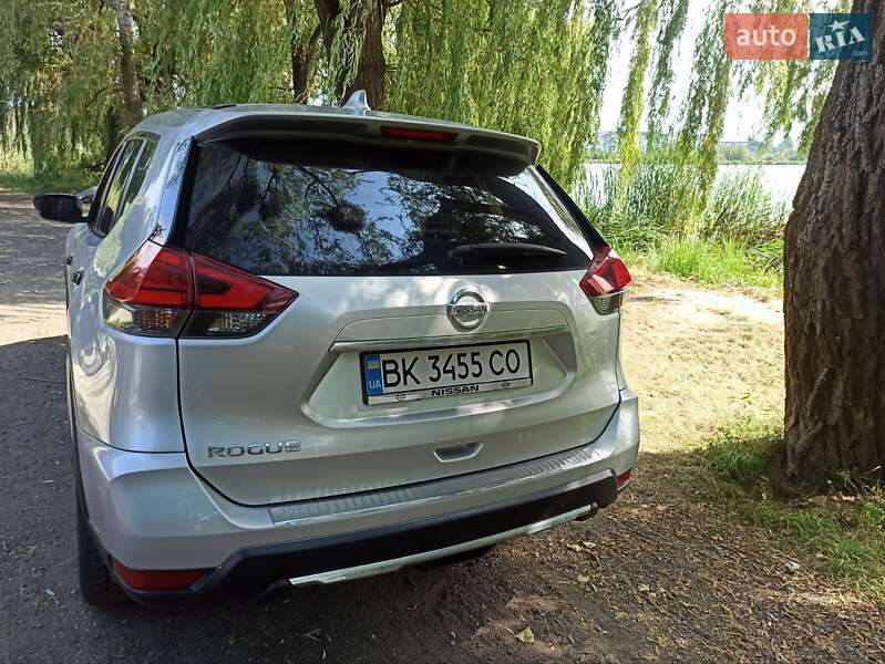 Внедорожник / Кроссовер Nissan Rogue 2016 в Ровно