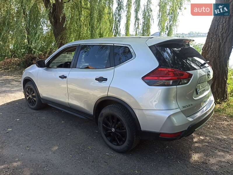 Внедорожник / Кроссовер Nissan Rogue 2016 в Ровно