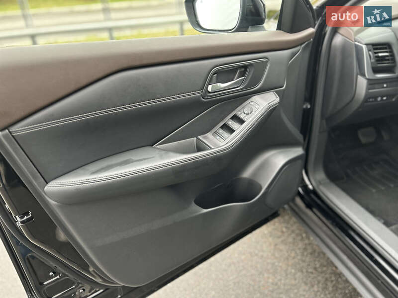 Внедорожник / Кроссовер Nissan Rogue 2023 в Броварах