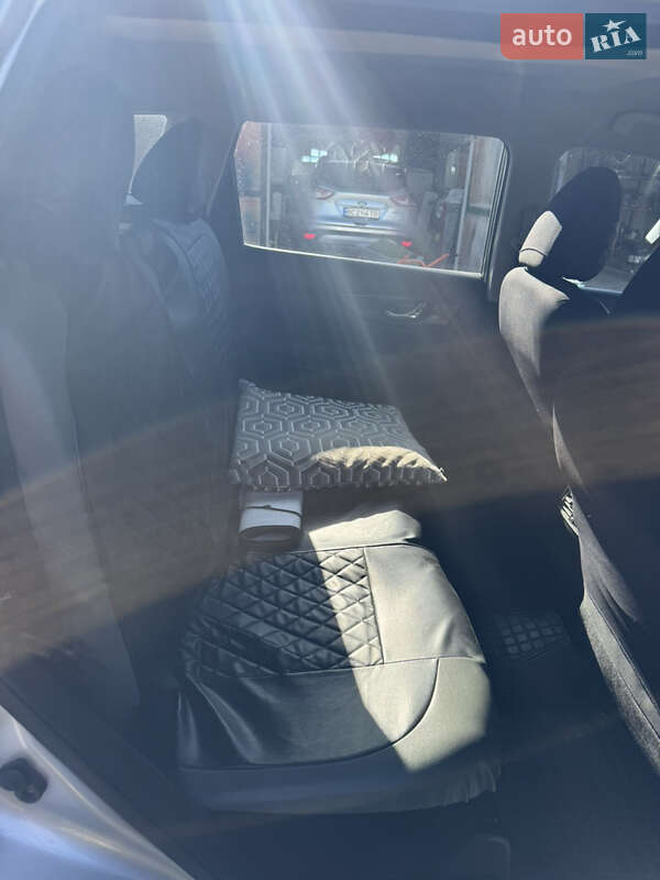 Внедорожник / Кроссовер Nissan Rogue 2016 в Львове