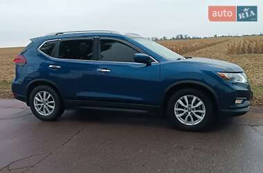 Позашляховик / Кросовер Nissan Rogue 2017 в Малій Висці