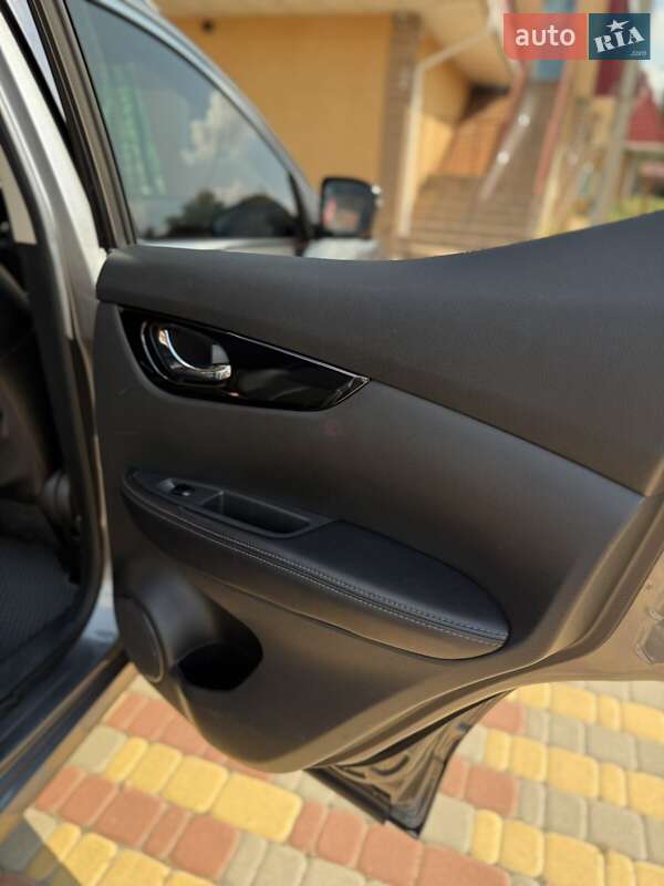 Позашляховик / Кросовер Nissan Rogue 2018 в Києві