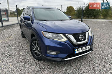 Внедорожник / Кроссовер Nissan Rogue 2017 в Радехове