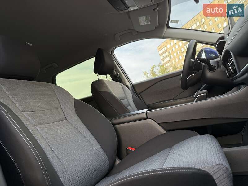 Позашляховик / Кросовер Nissan Rogue 2023 в Дніпрі