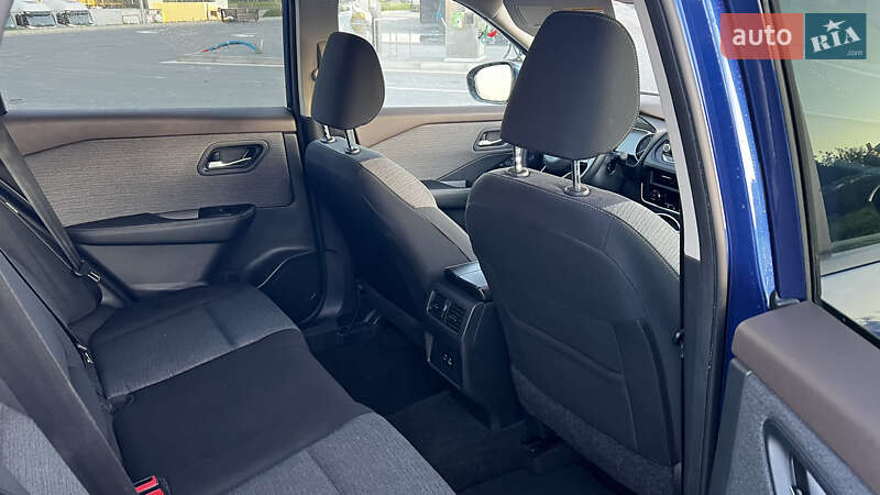 Позашляховик / Кросовер Nissan Rogue 2023 в Львові