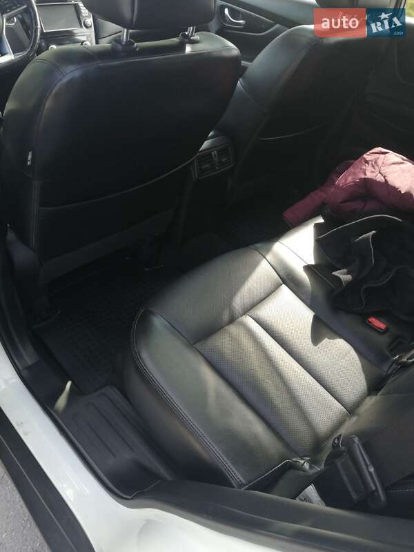 Позашляховик / Кросовер Nissan Rogue 2017 в Горішніх Плавнях