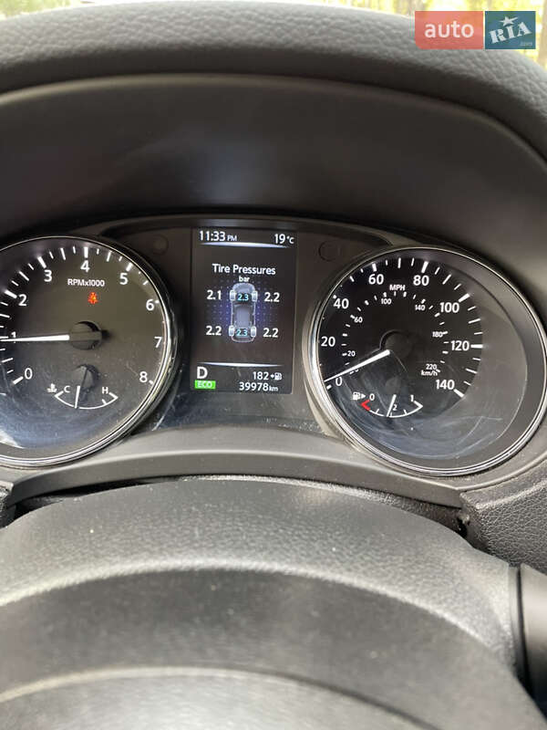 Позашляховик / Кросовер Nissan Rogue 2017 в Кривому Розі