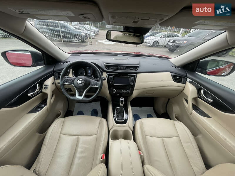 Внедорожник / Кроссовер Nissan Rogue 2017 в Кременчуге