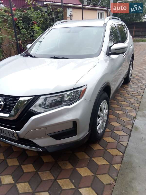 Позашляховик / Кросовер Nissan Rogue 2017 в Шполі